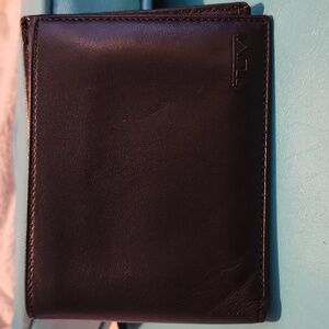 Tumi Bifold Wallet Multiple Card Slots - 2 Places for paper bills